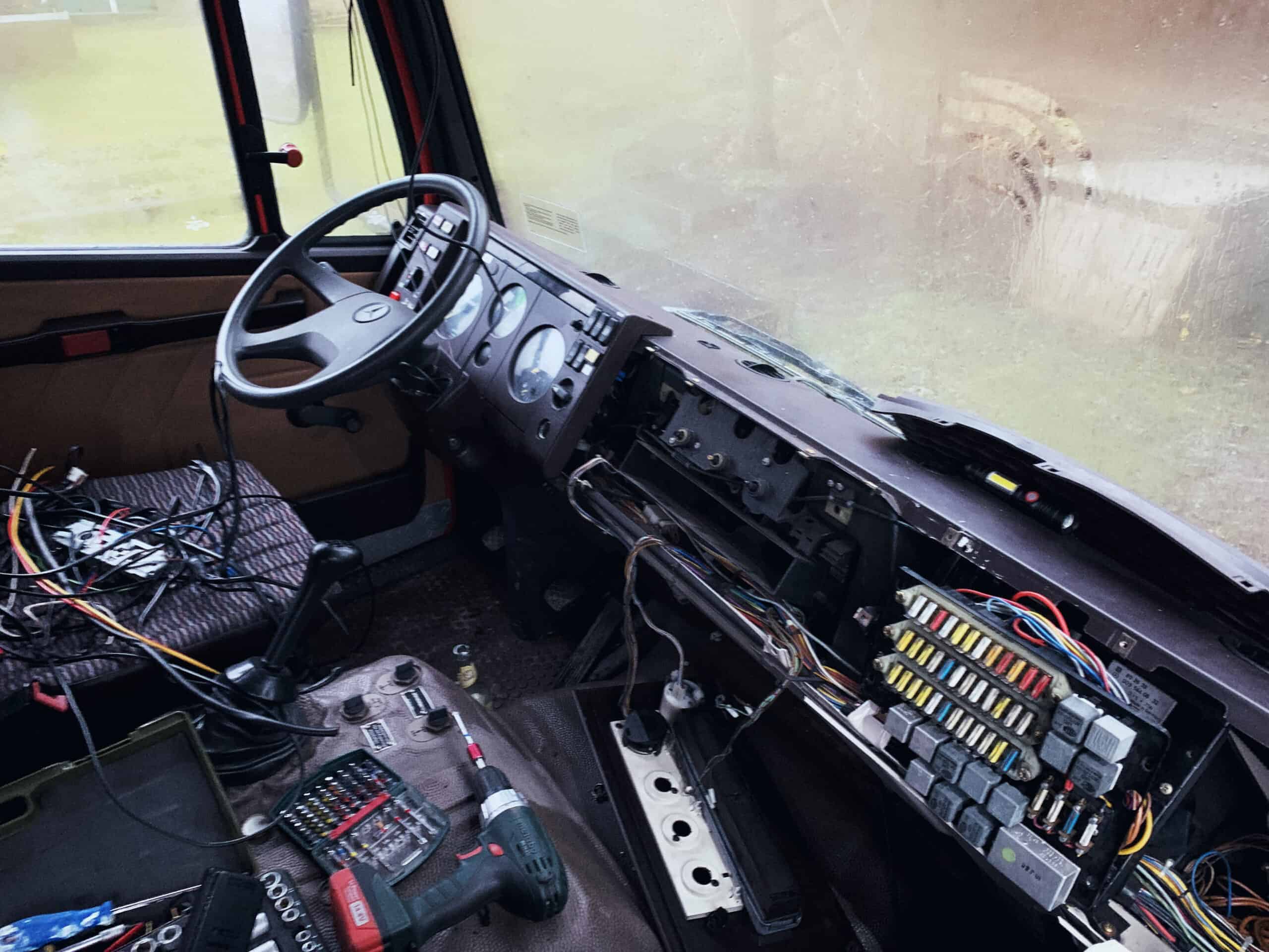  mercedes ln2 1124af expedition truck