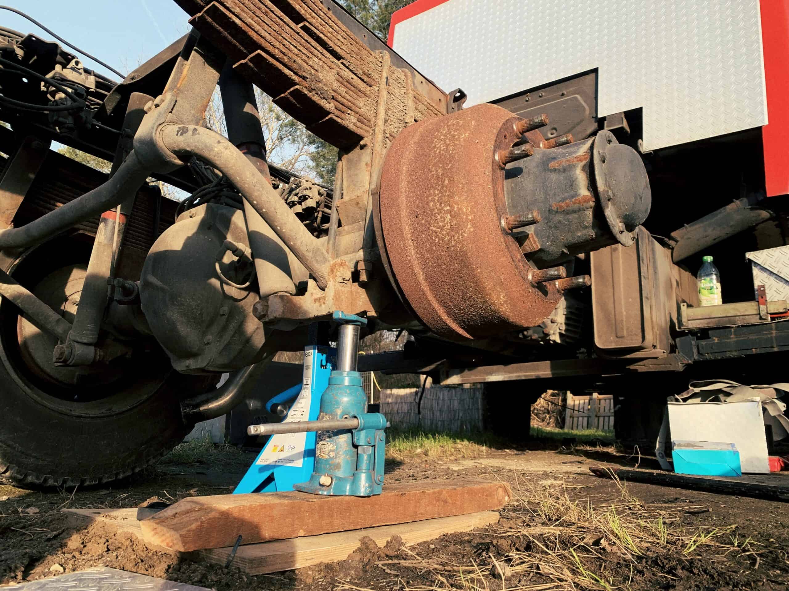  mercedes ln2 1124af expedition truck