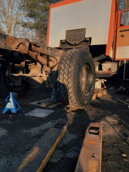  mercedes ln2 1124af expedition truck