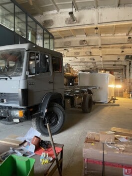  mercedes ln2 1124af expedition truck