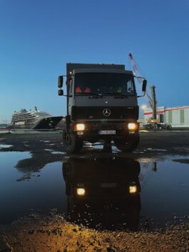 mercedes ln2 1124af expedition truck