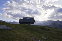 mercedes ln2 1124af expedition truck