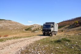 mercedes ln2 1124af expedition truck