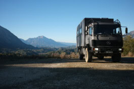 mercedes ln2 1124af expedition truck