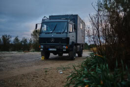 mercedes ln2 1124af expedition truck
