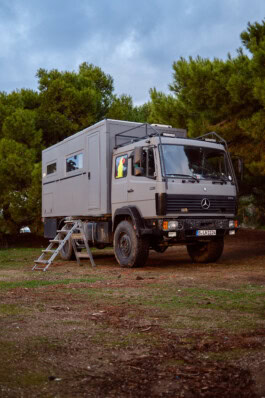 mercedes ln2 1124af expedition truck