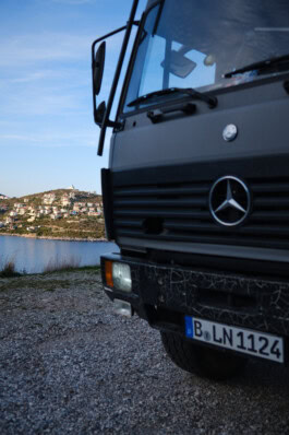 mercedes ln2 1124af expedition truck