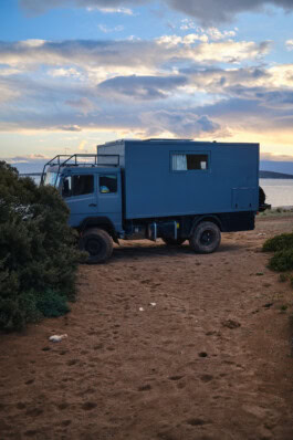 mercedes ln2 1124af expedition truck