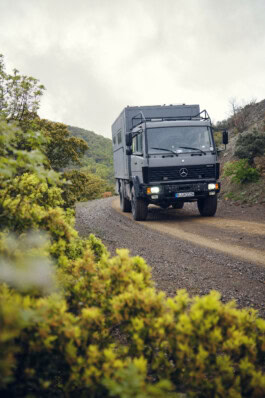  mercedes ln2 1124af expedition truck