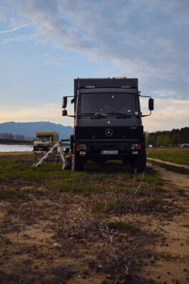  mercedes ln2 1124af expedition truck