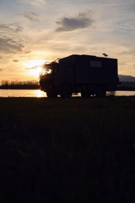  mercedes ln2 1124af expedition truck