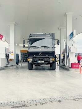  mercedes ln2 1124af expedition truck