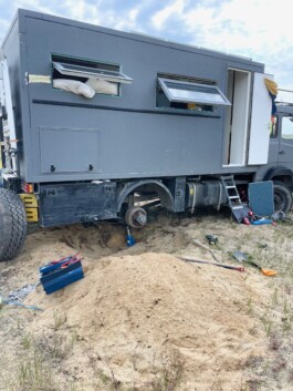  mercedes ln2 1124af expedition truck