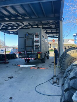  mercedes ln2 1124af expedition truck