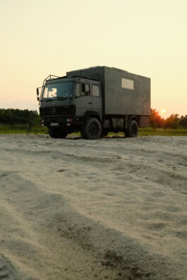  mercedes ln2 1124af expedition truck