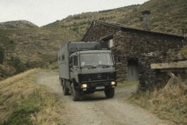 mercedes ln2 1124af expedition truck