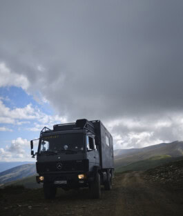mercedes ln2 1124af expedition truck