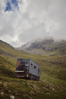 mercedes ln2 1124af expedition truck