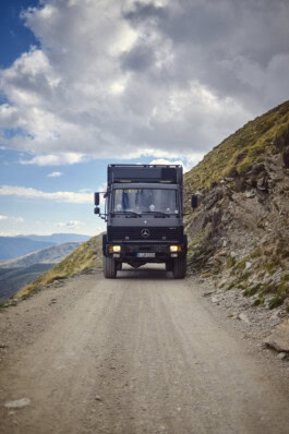 mercedes ln2 1124af expedition truck